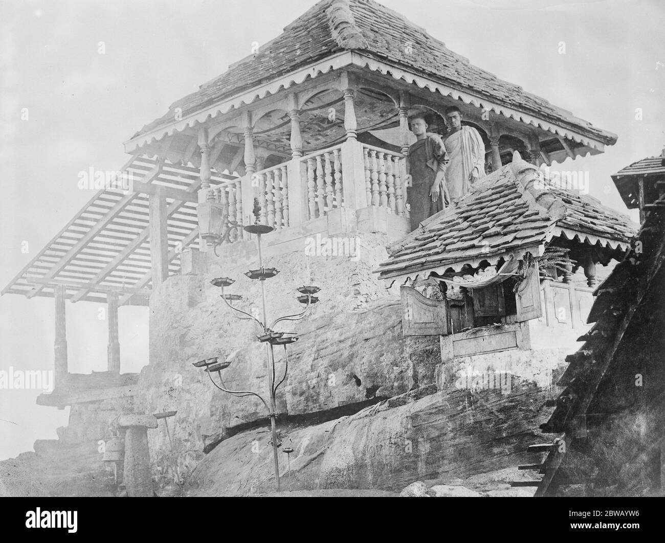 Der Besuch des Prinzen von Wales in Ceylon. Einige der Wunder der Insel . Ein bemerkenswertes Bild zeigt den buddhistischen Tempel auf dem Gipfel des Adam ' s Peak, Ceylon, Sri Lanka 18 März 1922 Stockfoto