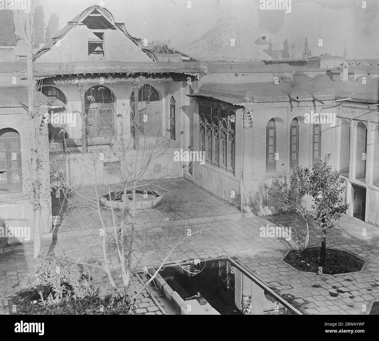 Interieur der Imperial Bank of Persia ( eine englische Bank ) in Shiraz im Südwesten des Iran 1919 Stockfoto