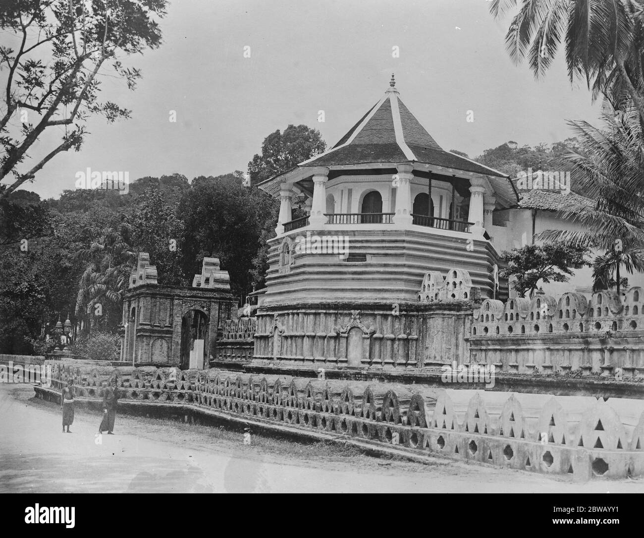 Der Besuch des Prinzen von Wales in Ceylon. Einige der Wunder der Insel . Der Tempel des heiligen Zahnes von Buddha Ceylon, Sri Lanka 21. März 1922 Stockfoto