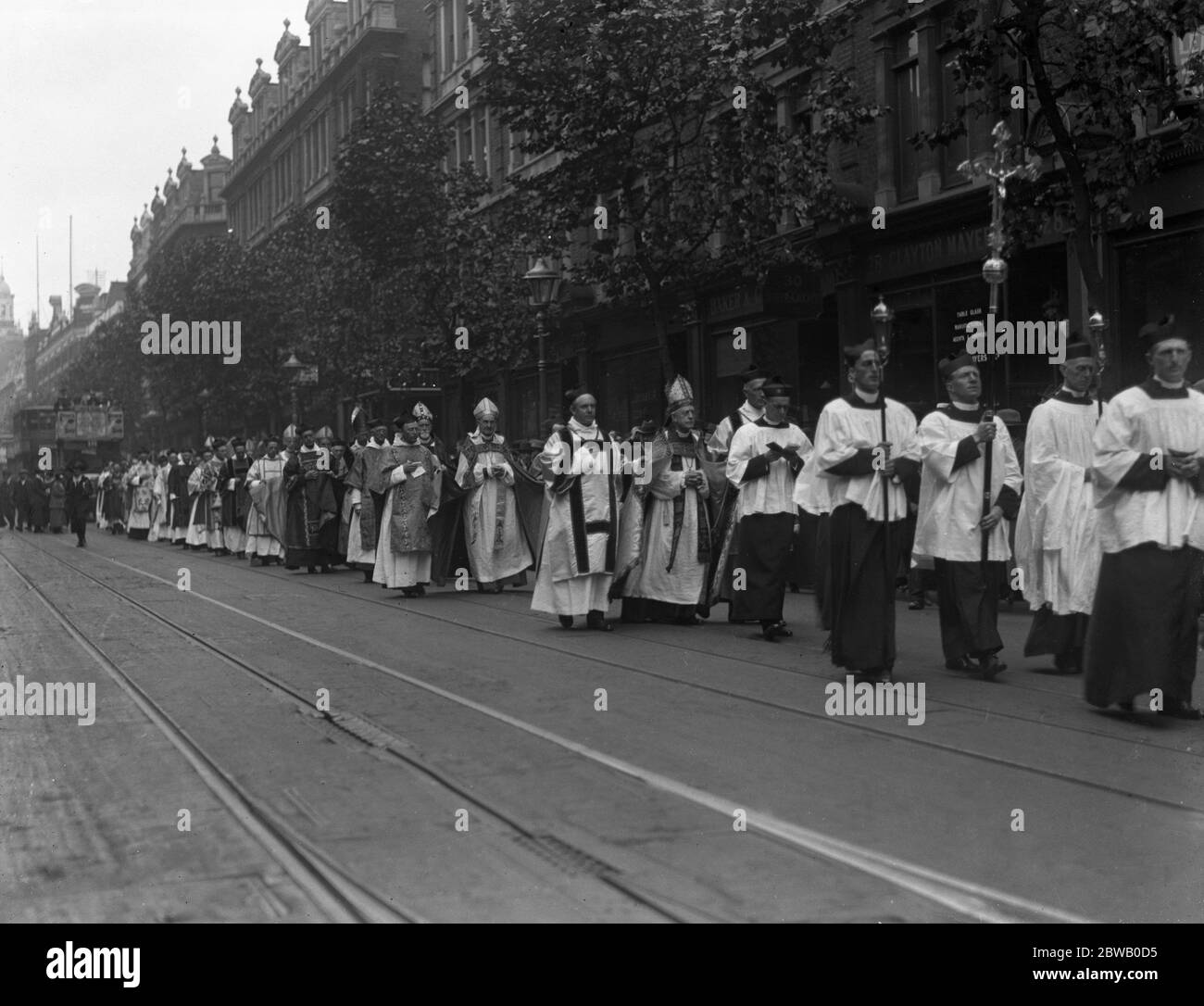 Der Anglo - Katholische Kongress . Die Prozession der Geistlichen von Baldwin 's Gardens, Gray ' s Inn Road, St Alban ' s Kirche, Holborn, London. 1920 Stockfoto