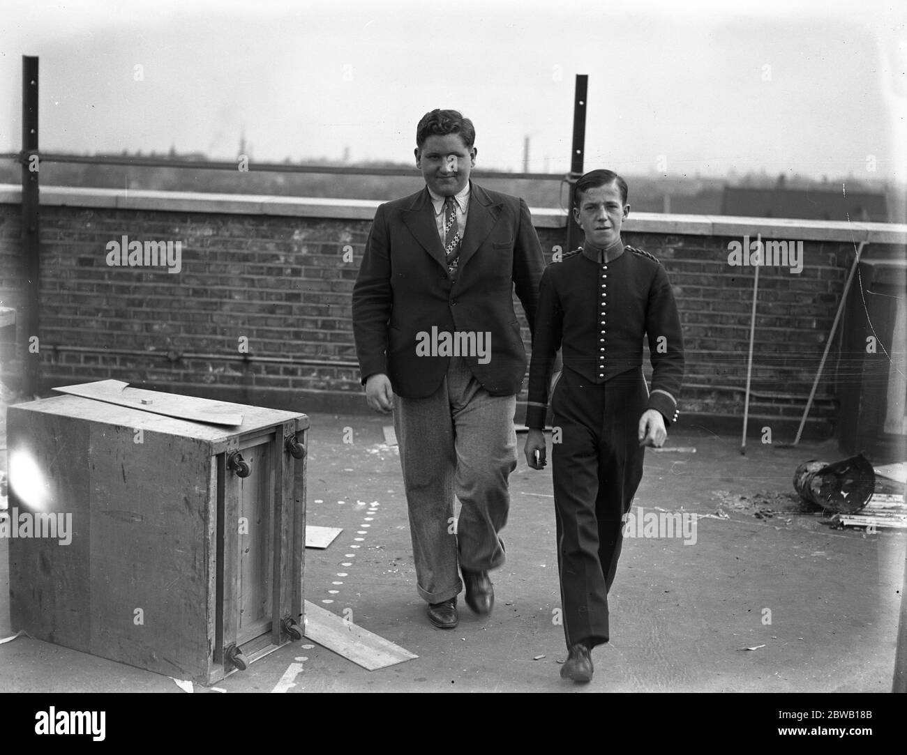 In den Gaumont British Film Studios in Islington, London, Herr Tubby Cipin, Stepney, London. Mit 18 Jahren wiegt er 17 Stein. Er wurde ausgewählt, um die Rolle des Assistant Manager des Kabaretts in dem Film spielen, Tante Sally. 1933 Stockfoto