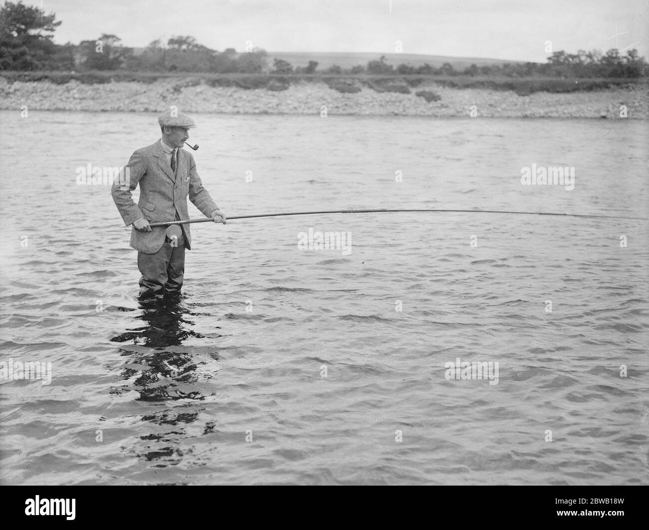 Herzog von Richmond Lachsfischen in Schottland Lord Esme von Gordon Lennox Sohn des Herzogs von Richmond 26 August 1922 Stockfoto