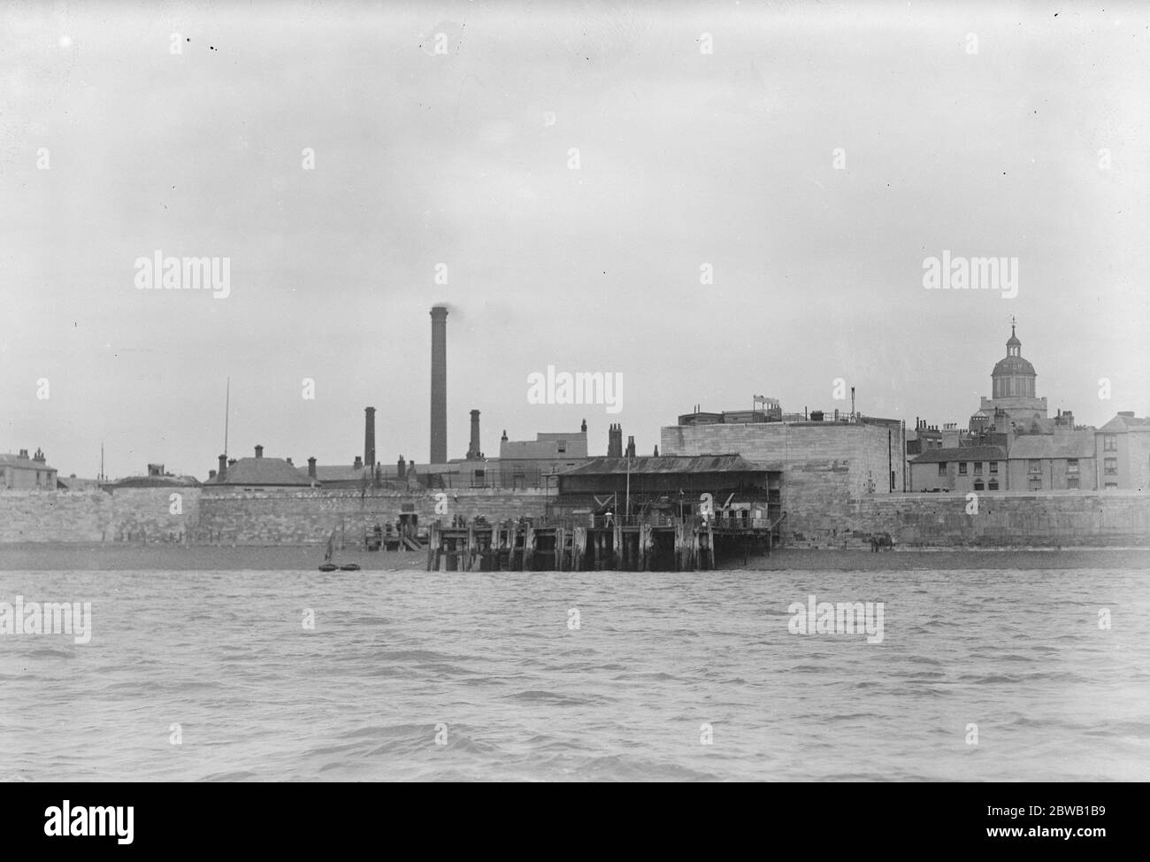 Dieser alte viktorianische Pier in Portsmouth, von dem Horatio Nelson, 1. Viscount Nelson nach Trafalgar segelte, soll abgerissen werden und ein aktueller Pleasure Pier am 31. Juli 1922 installiert werden Stockfoto