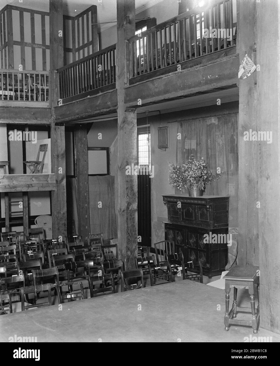 England 's bemerkenswerteste Theater . Shakespeare auf einer Apron Bühne in Norwich . Das Innere des Maddermarket Apron Theater . 30. September 1921 Stockfoto