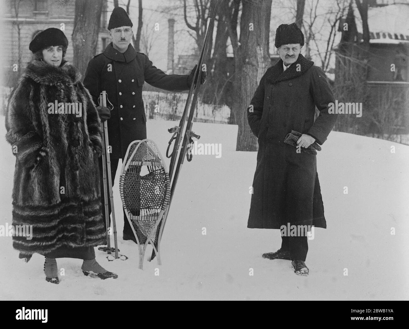 Lord Byng in Montreal Lord and Lady Byng beobachten Enthusiasten genießen Wintersport während ihrer jüngsten Besuch in Montreal 24 Januar 1923 Stockfoto