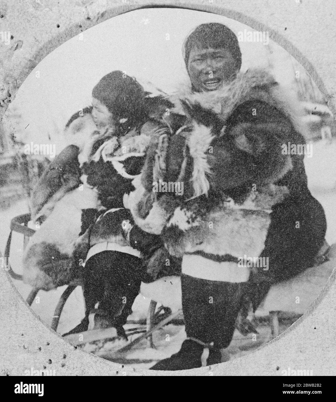 Tchoktchee Frau und Kind, Anadyr River in Russland 1920 Tschuktschen oder Tschuktschen Menschen Stockfoto