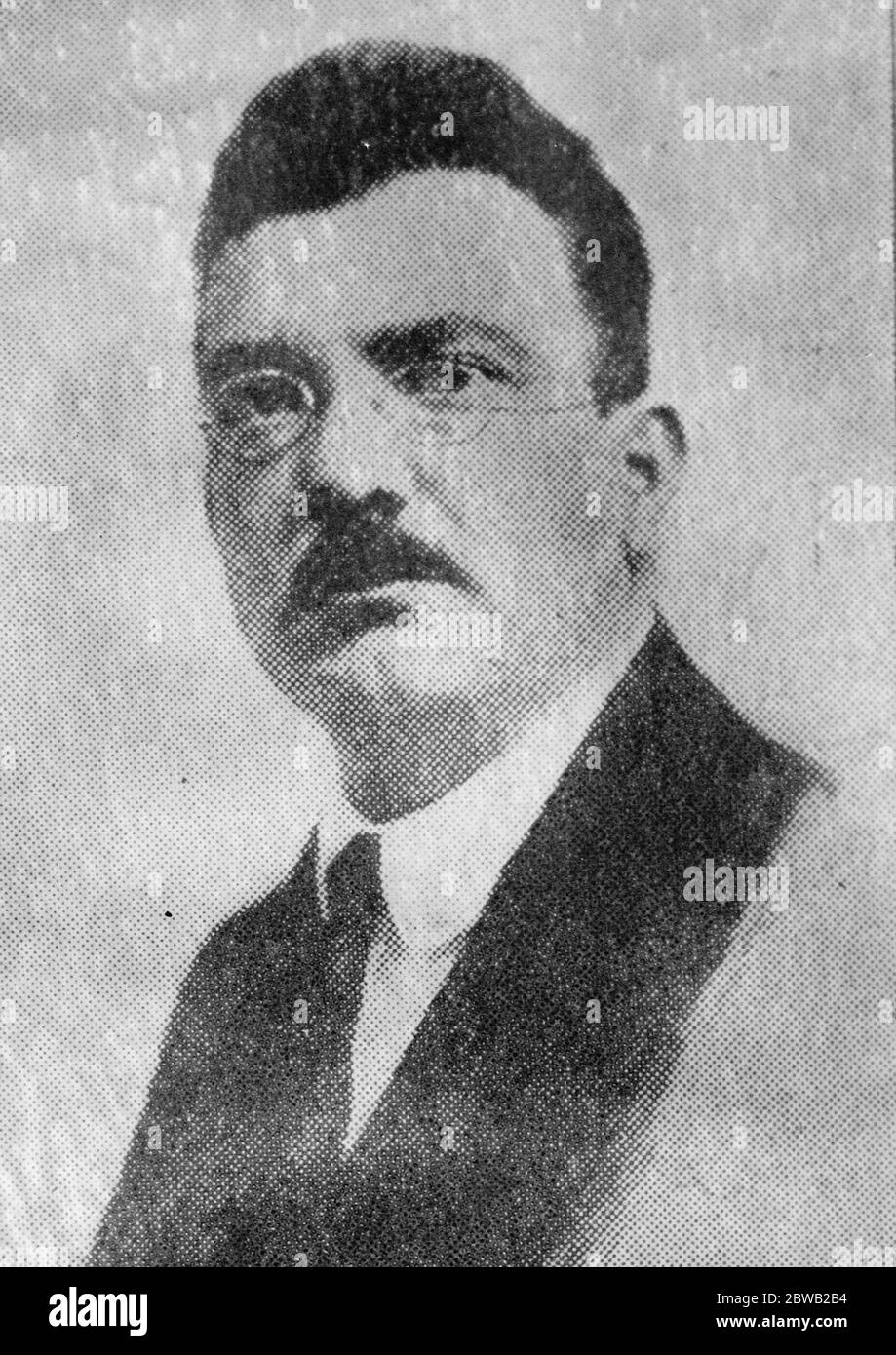 Bombe auf einen Minister geworfen . M Daskaloff, der bulgarische Innenminister, fuhr mit seinem Auto zum Außenministerium, als ihm eine Bombe zuwarf. Weder der Minister noch sonst jemand wurde verletzt. Der Angreifer entkam. 18 Dezember 1922 Stockfoto