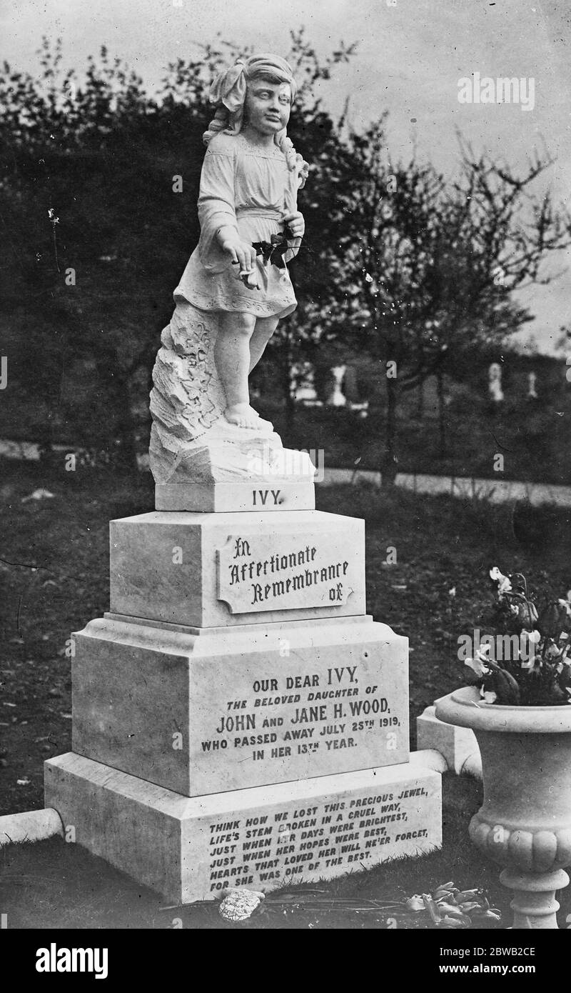 Markante Denkmal errichtet, um Ivy Wood das 13-jährige Kind ermordet am Hyde 8 Mai 1920 ermordet von Arthur Beard Stockfoto