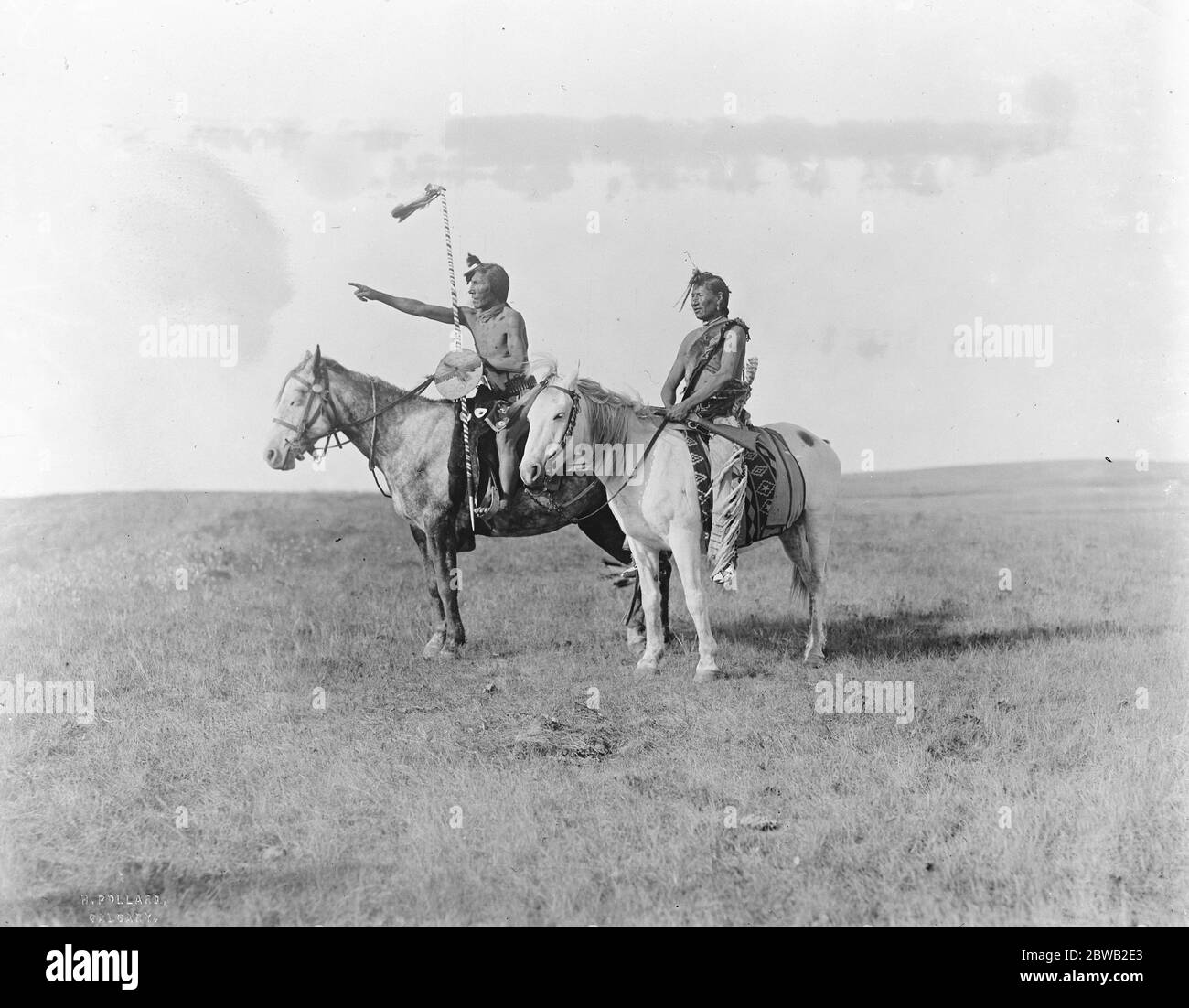 Die steinigen Indianer in Banff , Alberta Indianerjäger 20. September 1919 die Tsuu T'ina Nation (auch Tsu T'ina , Tsuut'ina , Tsúùtínà - eine große Anzahl von Menschen früher Sarcee , Sarsi ) ist eine First Nation in Kanada Stockfoto