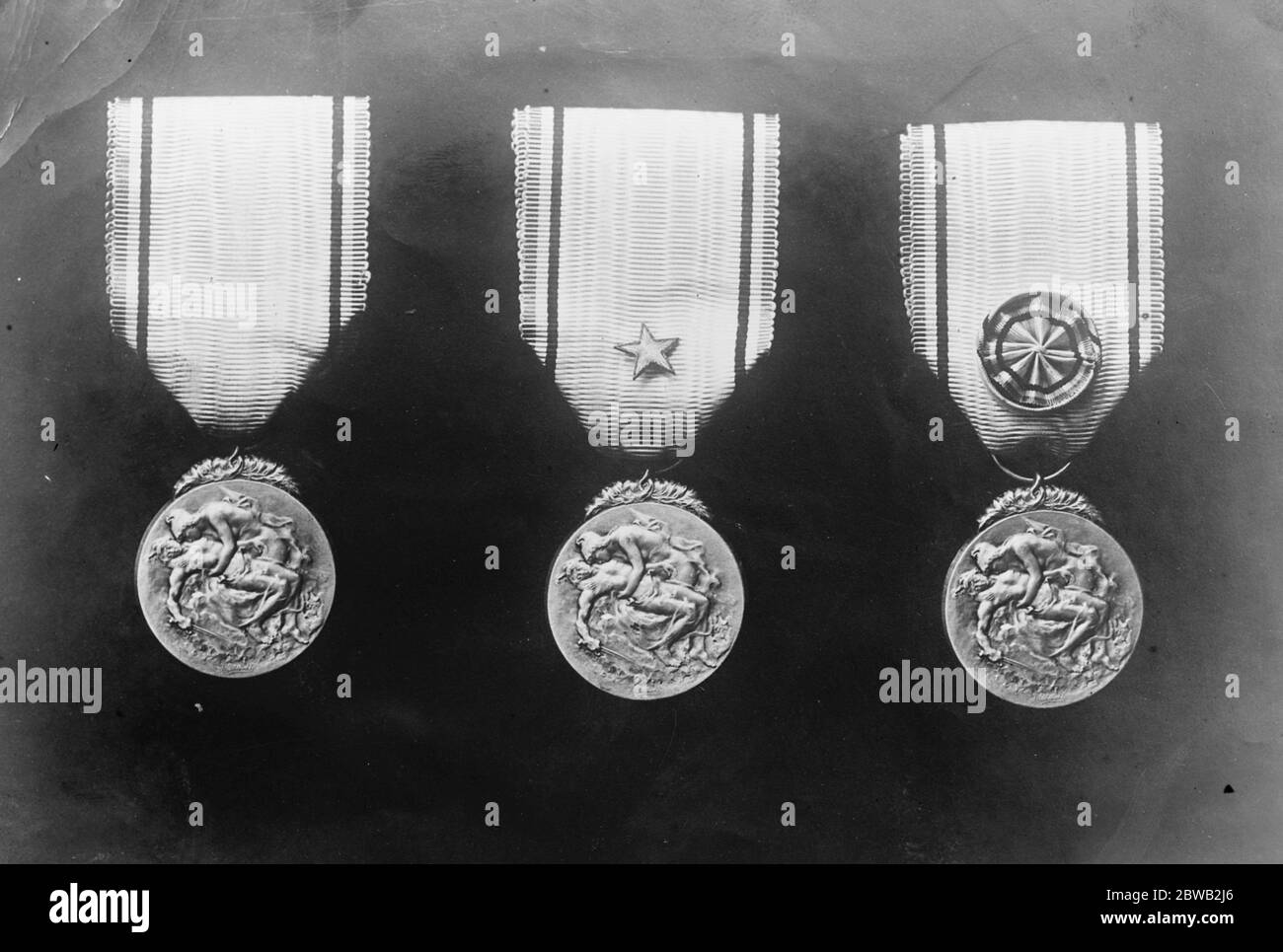 Silberne vergoldete Medaille der 1. Klasse des Aufklärungsfrancais, die Königin Maria und Quenn Alexandria 1919 verliehen wurde Stockfoto