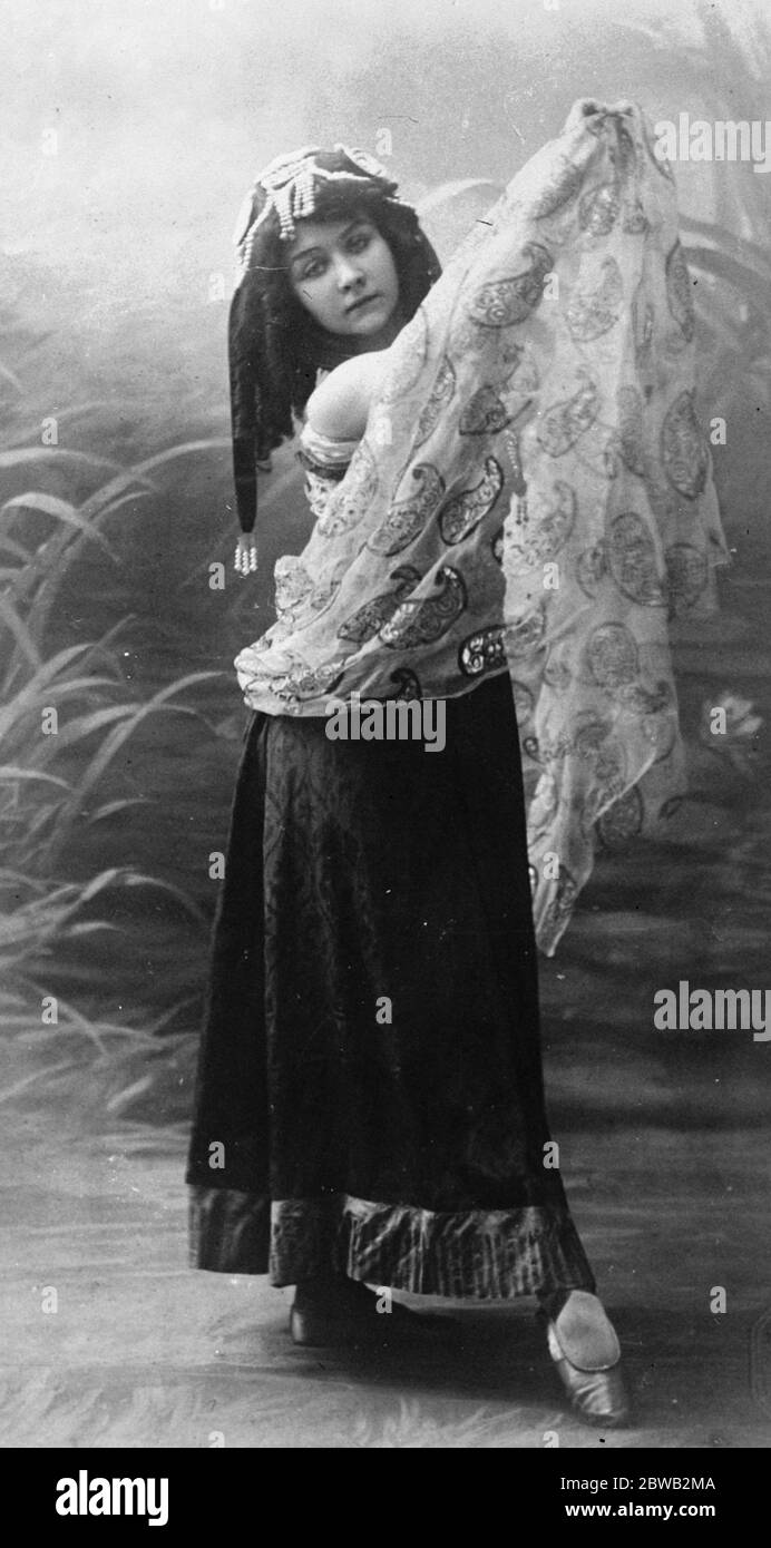 Premiere Danseuse of Russian Ballet in London die Gräfin Diakoma die Premiere Danseuse, die ein kleines Ballett, das vollständig von betitelten Frauen, die in Kürze in London 21 Februar 1923 erscheinen wird führen wird Stockfoto