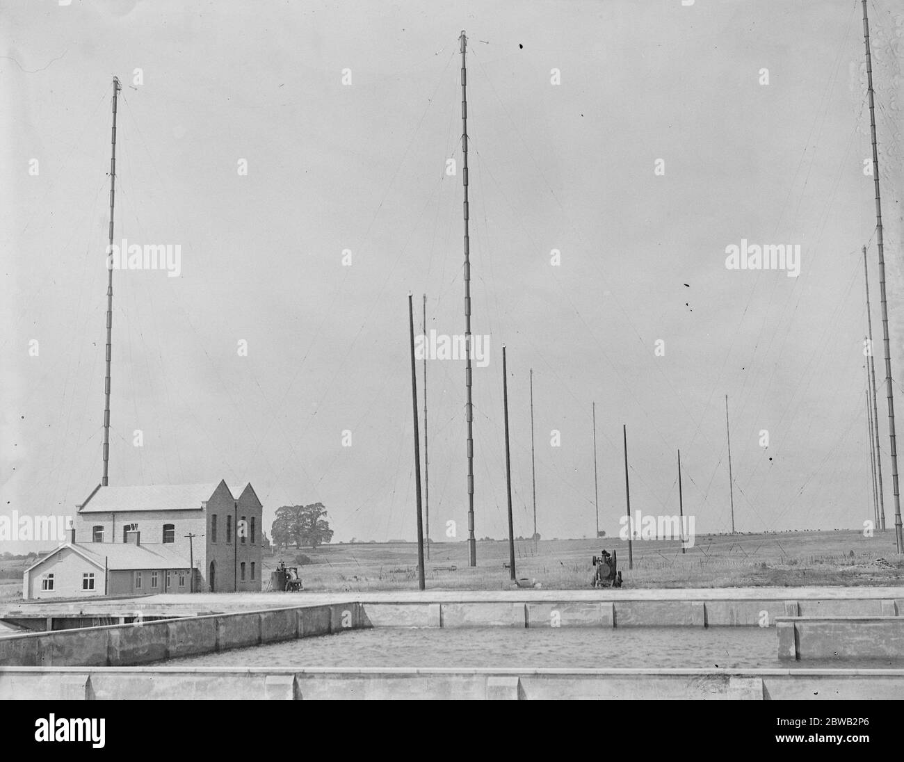 Verbindung des Imperiums durch drahtlose Kette Herr Kellaway der Postmaster General eröffnete am Donnerstag die erste Station der Imperial Wireless Kette in Leafield bei Oxford, das Eyriel , Kraftwerk und Kühltank 18 August 1921 Stockfoto