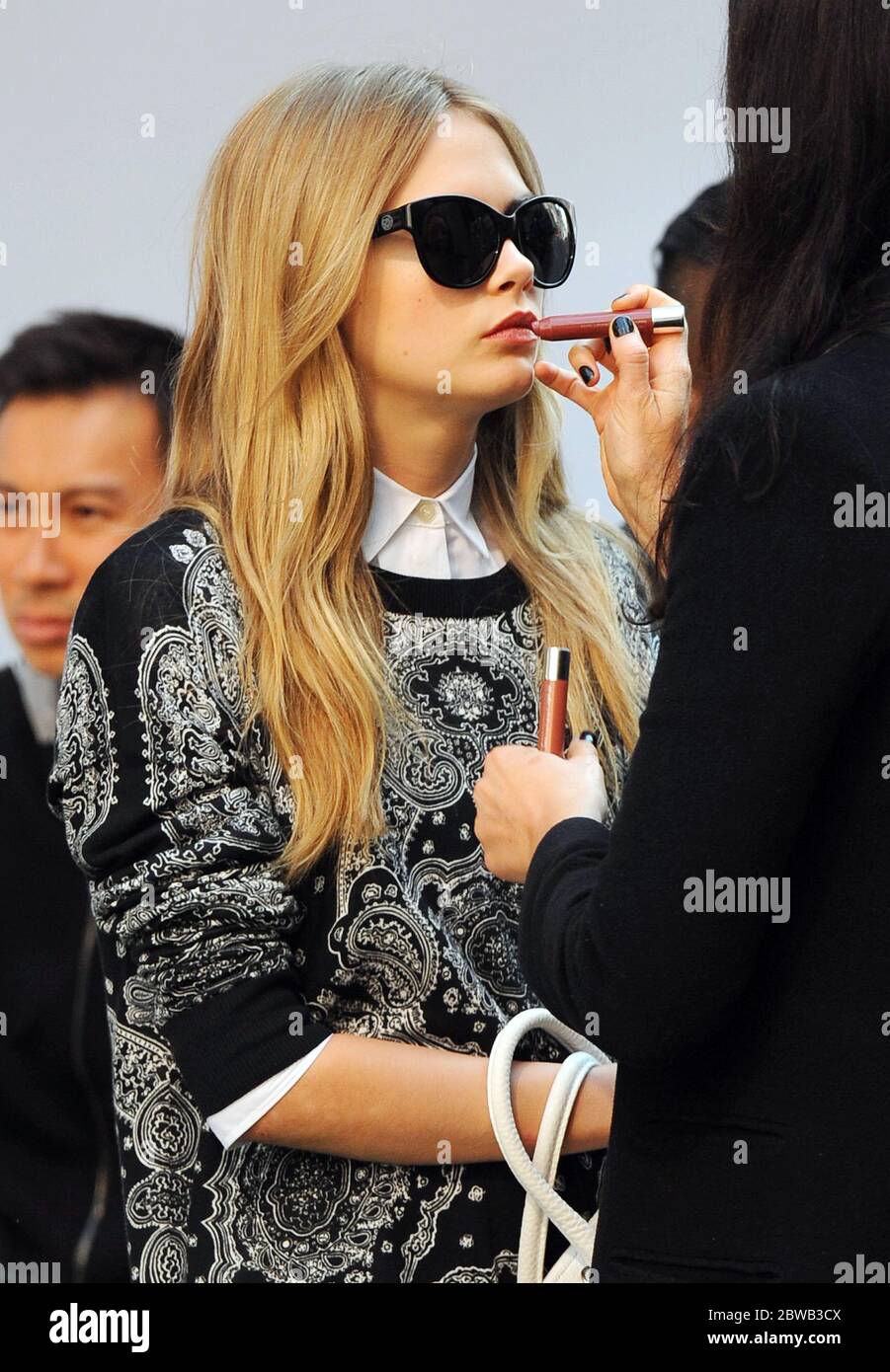 Cara Delevingne in einem Fotoshooting für DKNY am Time Square, New York, 15. Oktober 2013 Stockfoto