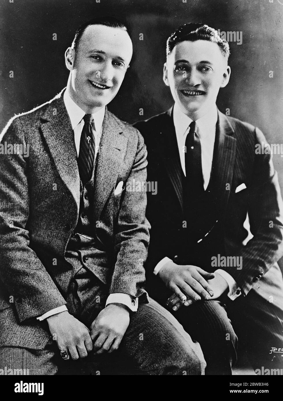 Die beiden jungen Autoren von "Yes we have no Bananas" aus der Broadway-Revue von 1922 Make IT Snappy Frank Silver und Irving Cohn 13. August 1923 Stockfoto