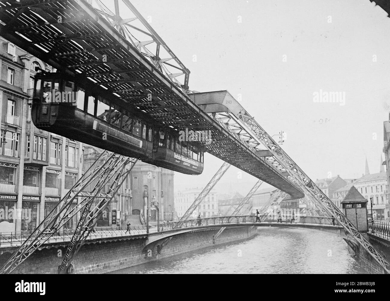 Die Hängebahn über den Fluss Wupper . 28. September 1923 Stockfoto