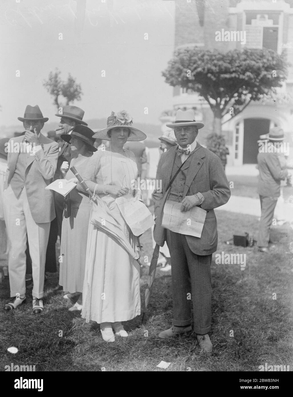 Bekannte Admiral in Deauville, Frankreich Admiral Sir Hedworth und Lady Meuz in Deauville 15 August 1923 Stockfoto