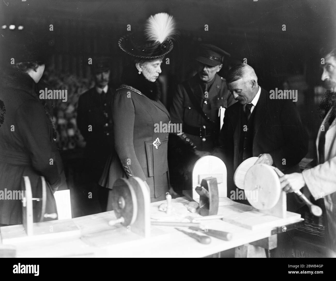 Die Königin besucht die Werft Woolwich London am 19. Oktober 1917 Stockfoto