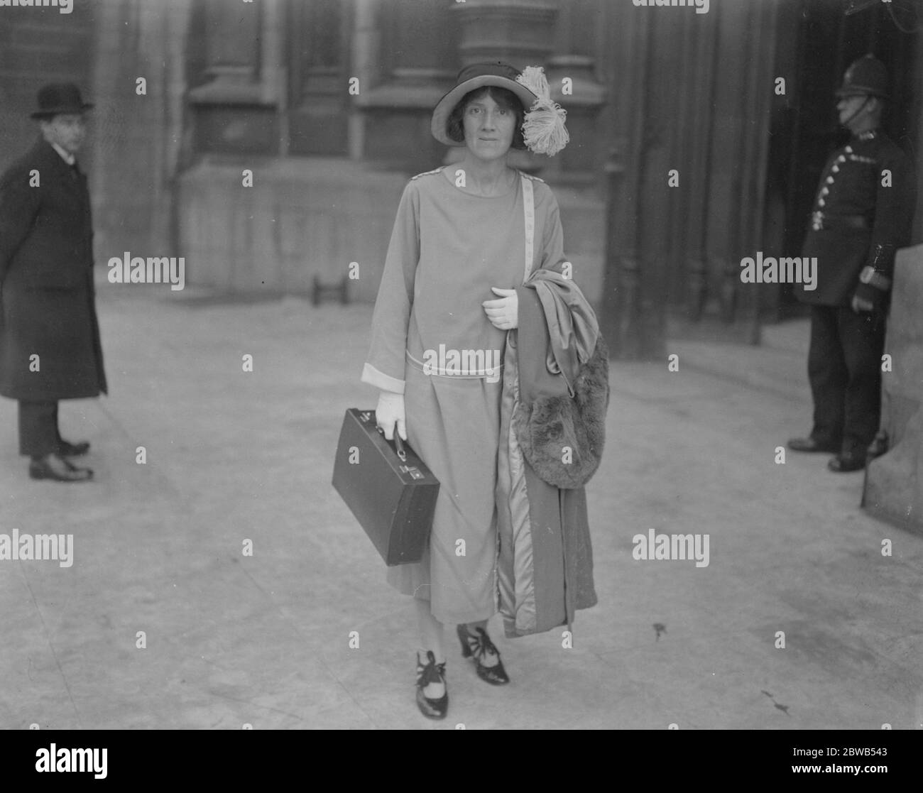 Der Appell zur Geburtenkontrolle im Oberhaus Dr. Marie Stopes Ankunft im Oberhaus zur Anhörung ihres endgültigen Berufungsbeschwerde 23. Oktober 1924 Stockfoto