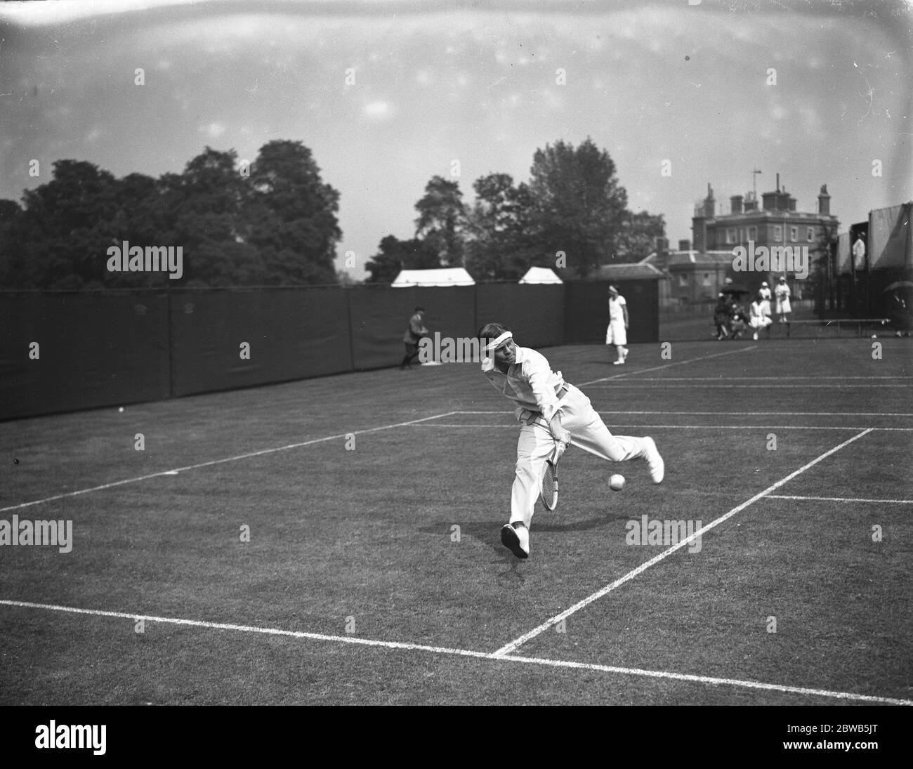 Bei den Beckenham Tennis Tournamen , H Bignold , der eine bewaffnete Spieler . Juni 1926 Stockfoto