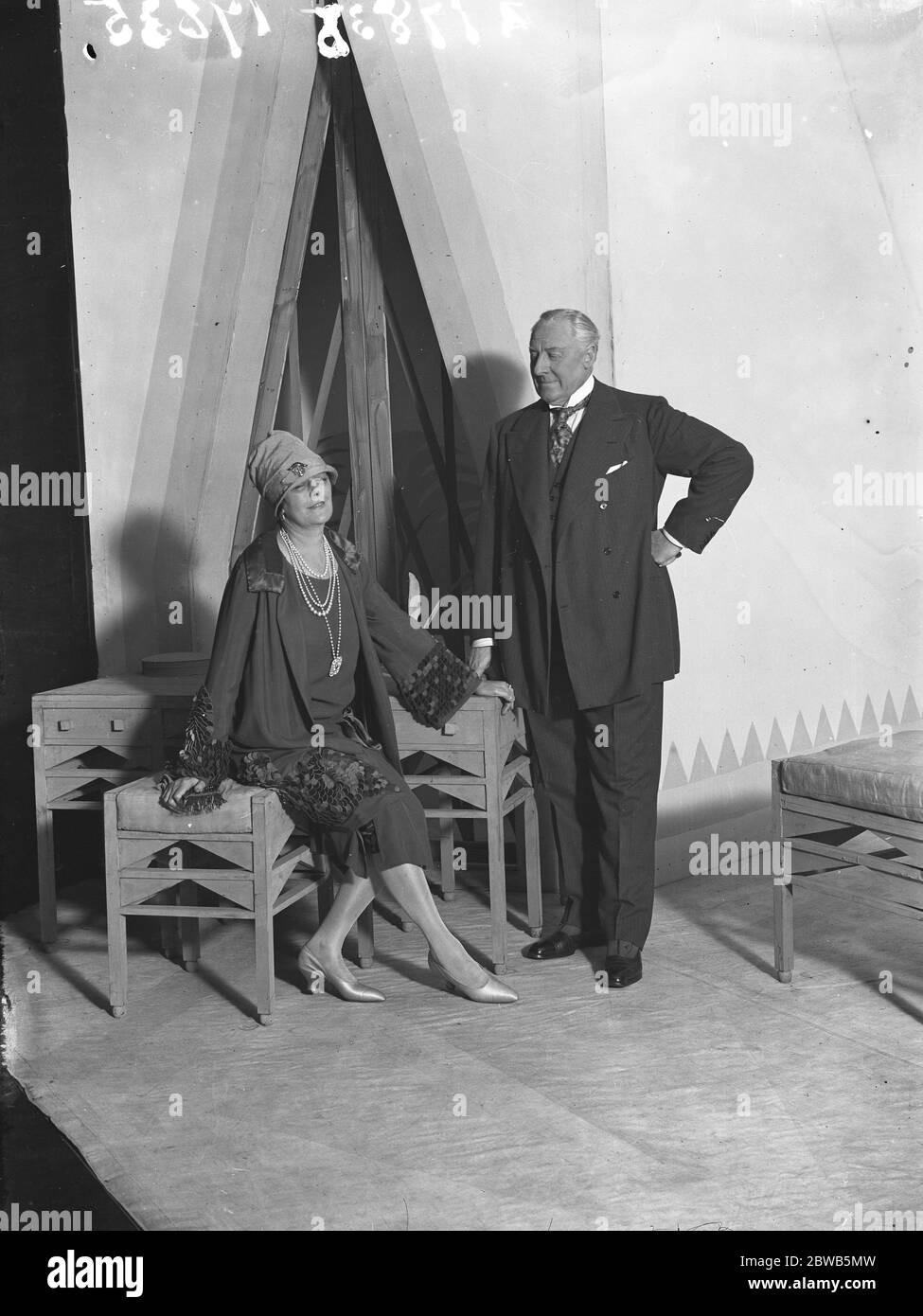 Die verzweifelten Liebhaber im Comedy Theater. Allen Aynesworth als ' Alexander Duminy ' und Irene Vanbrugh als ' Baroness della Rocca ' 27. Januar 1927 Stockfoto
