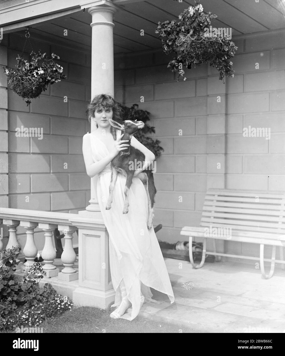 Mlle Gina Palerme , französische Schauspielerin und Sängerin. Eine