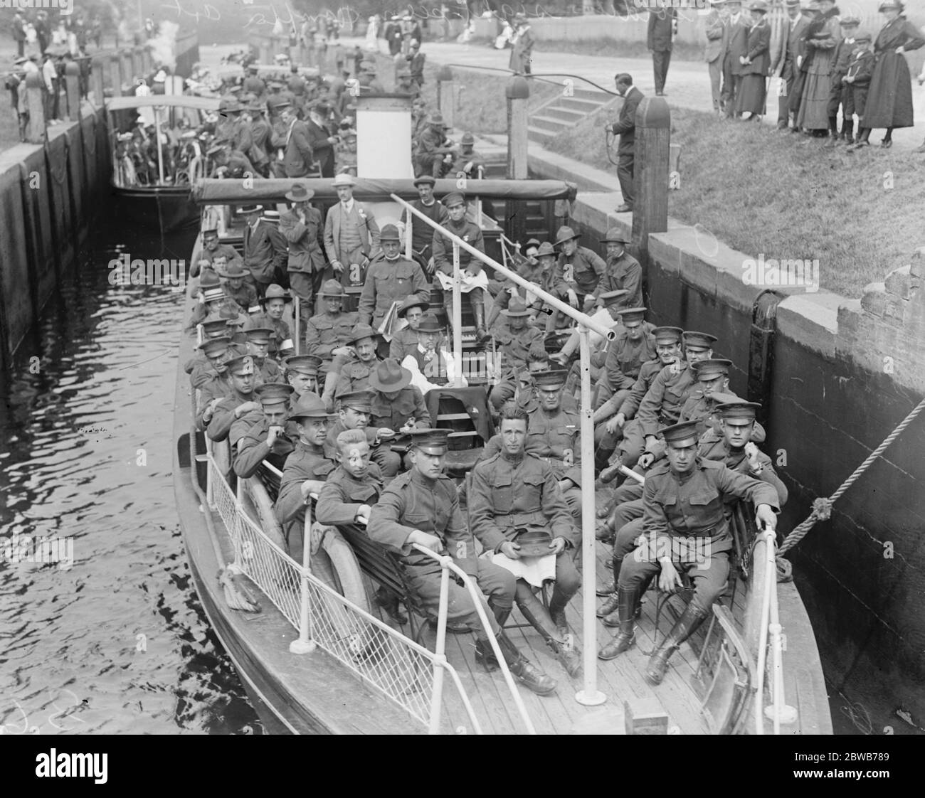 Amerikanische Soldaten auf einem Fluss Reise . Stockfoto