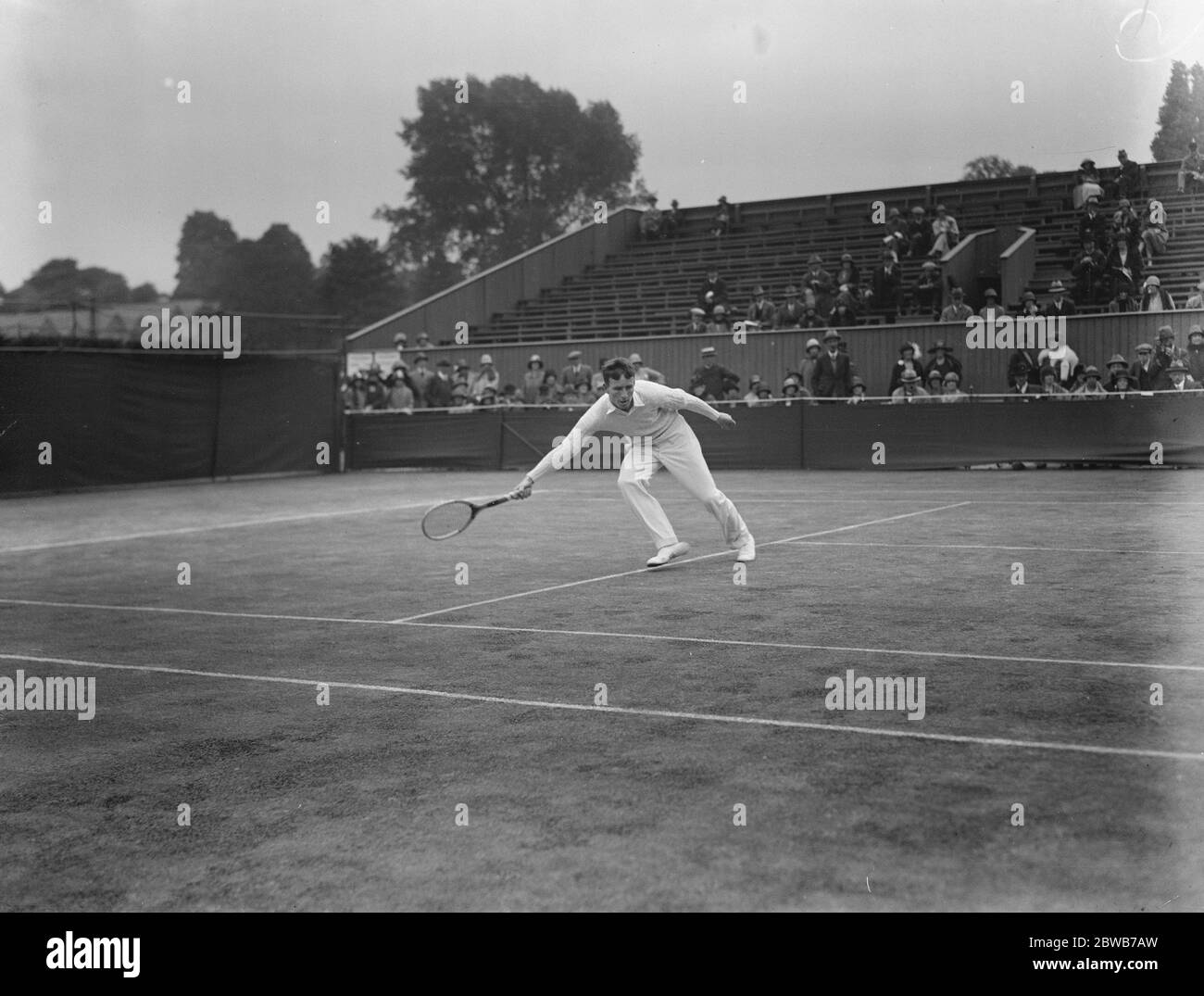 Rasen Tennis Meisterschaften in Wimbledon . Herr J Hennessey spielt in den Herren Singles . 24 Juni 1925 Stockfoto