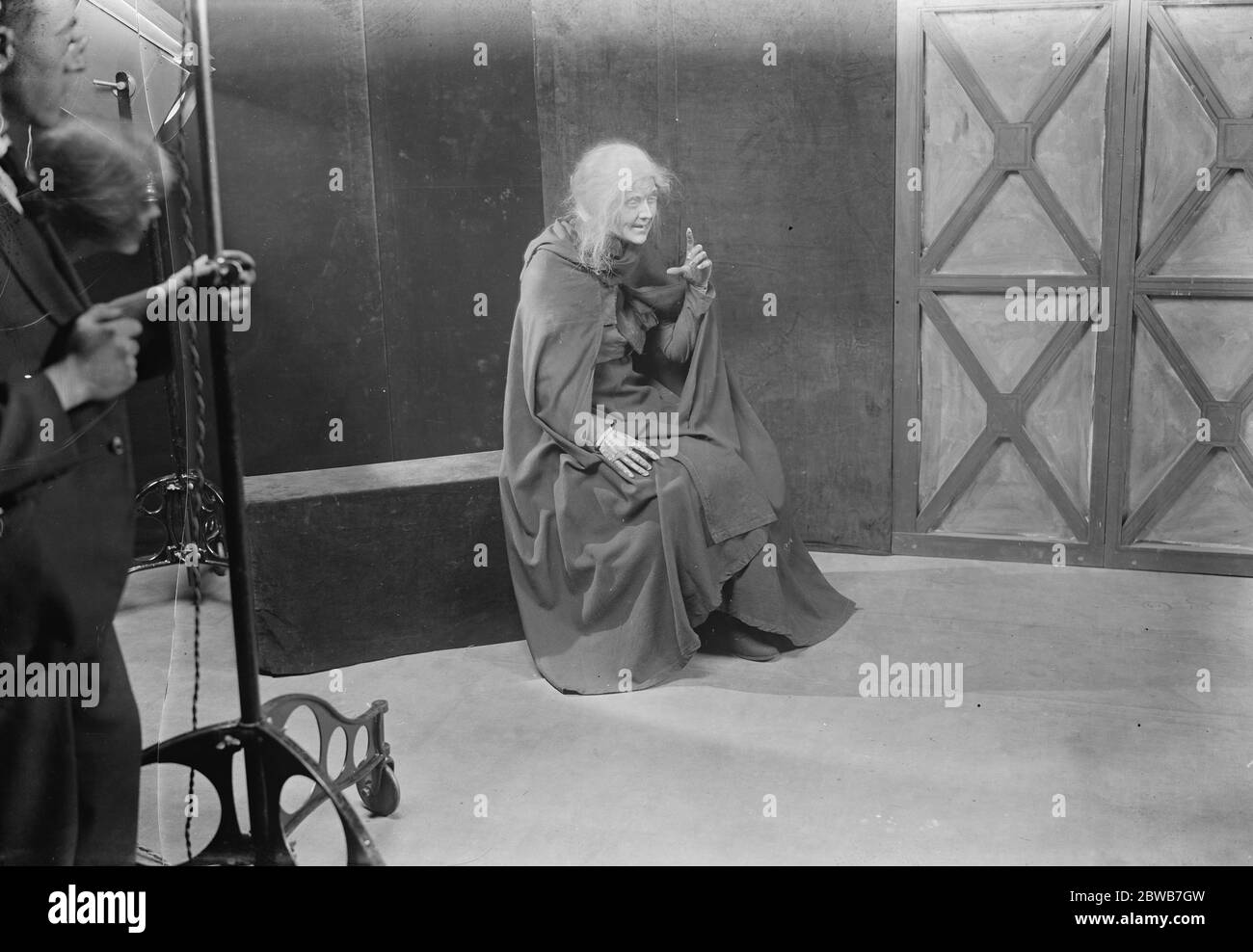 Miss Margaret Bannerman 's Triumph in Lullaby . Miss Margaret Bannerman als alte Frau der niedrigsten Art in dem Stück . 10. November 1925 Stockfoto