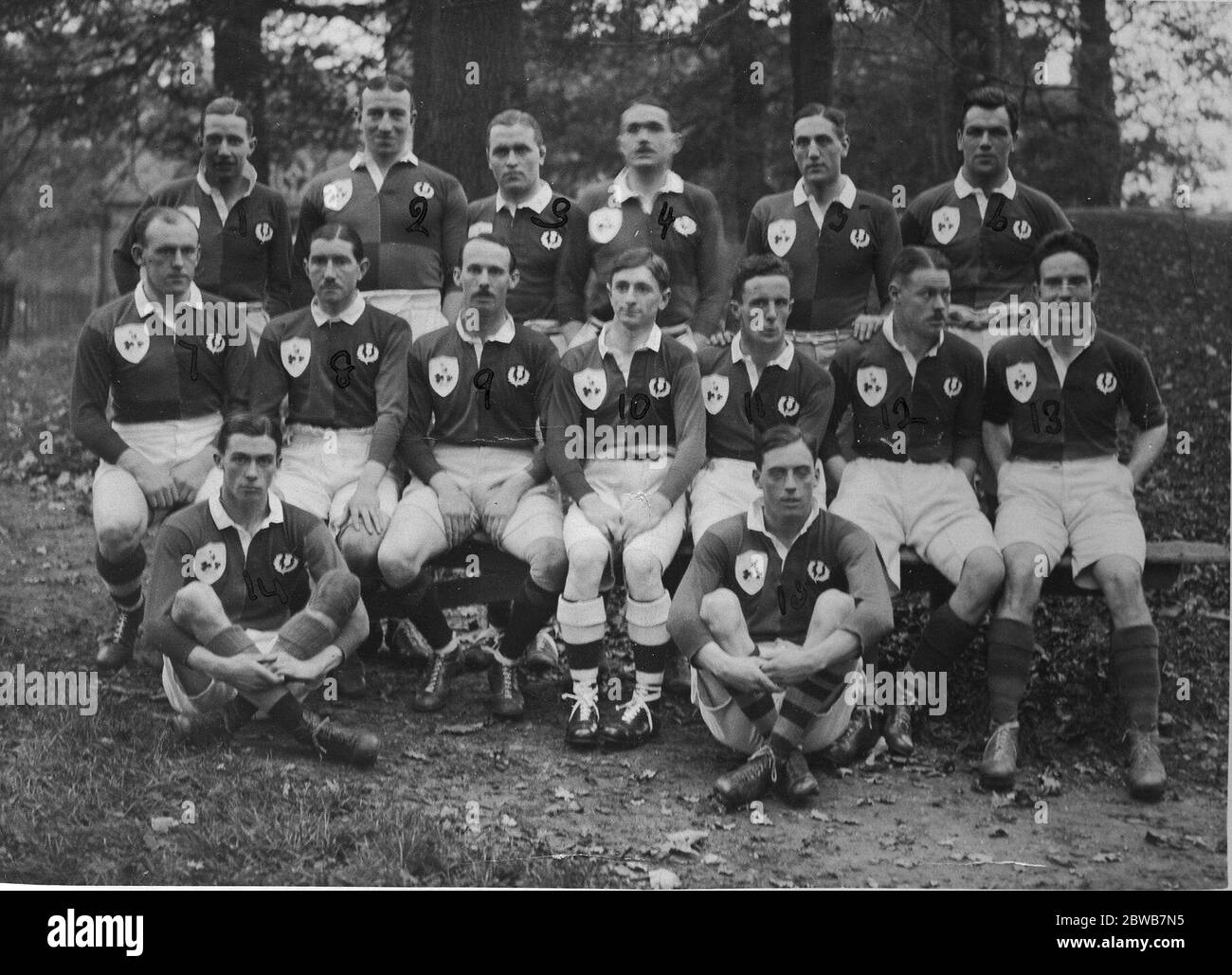 Rugby Centenary Match in der Rugby School . Das irische und schottische Team :- 1. J C Dikes 2. R Y Crichton 3. A McClelland 4. J C R BUCHANAN 5. L M Stuart 6. D S Davies 7. W P Callopy 8. W E Crawford 9. A L Gracie 10. W E Bryce 11. D J Cussen 12. J R Lawrie 13. J M Bammerman 14. G V Stephenson 15. H V Stephenson 1. November 1923 Stockfoto