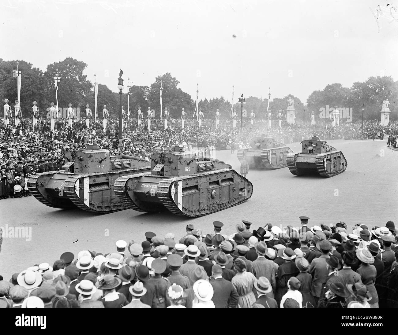 Der große siegeszug in London. Britische Panzer auf Parade . 19 Juli 1919 Stockfoto