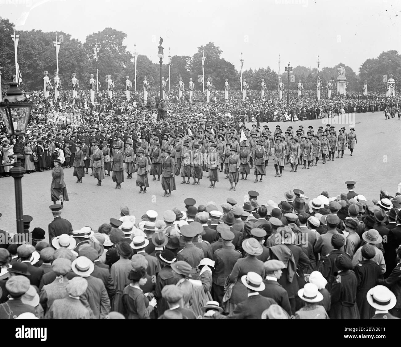 Der große siegeszug in London. Kontingent der Frauen Forstkorps . 19 Juli 1919 Stockfoto