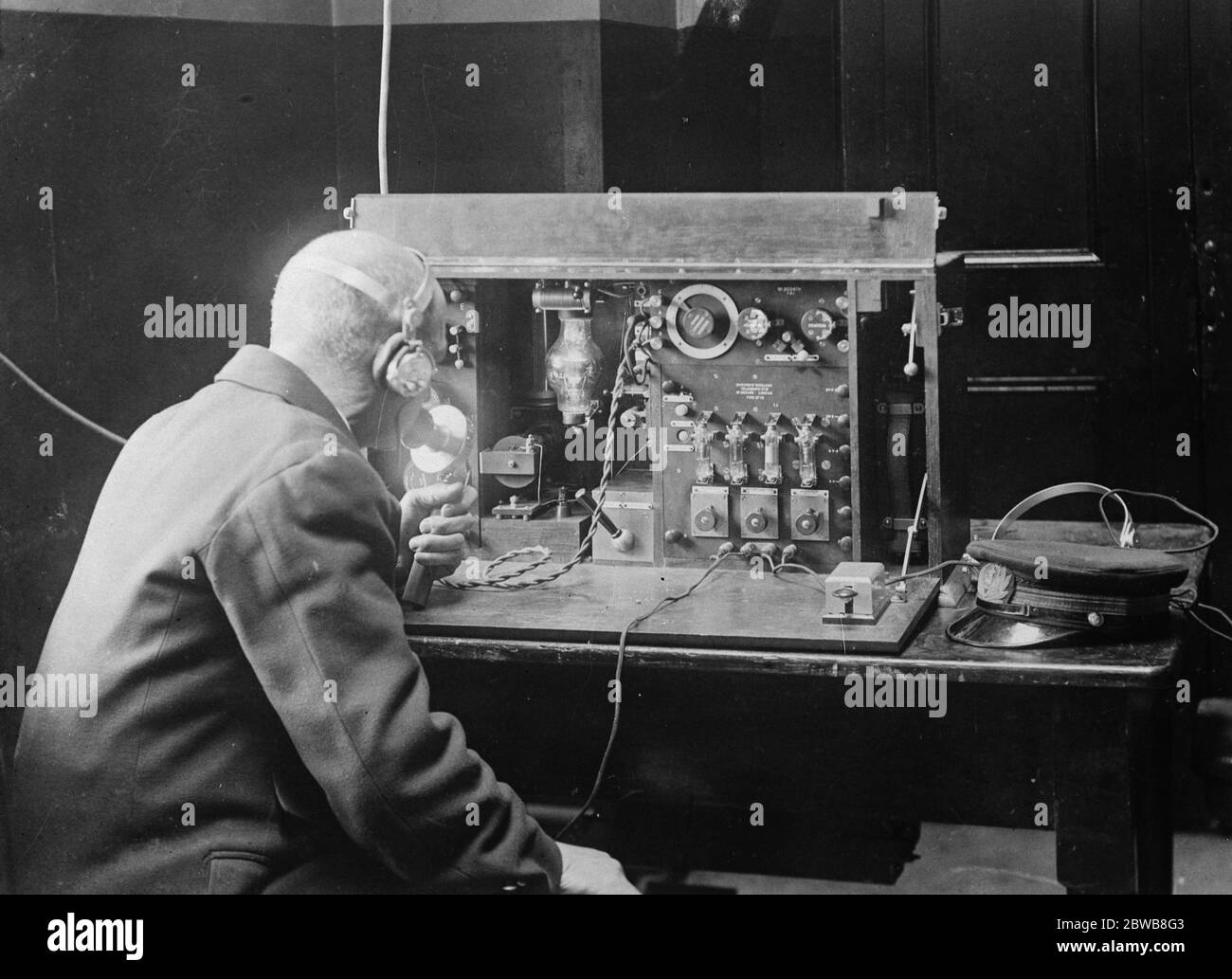 Die Marconi Wireless-Telefon-Set an den Mersey Docks und Hafenbehörde Büros, um die Kommunikation mit den Crosby, Formby und Bar Lichtschiffe, die ähnliche Geräte haben zu halten. Marconi 's Wireless Telegraph Co Ltd . Januar 1925 Stockfoto
