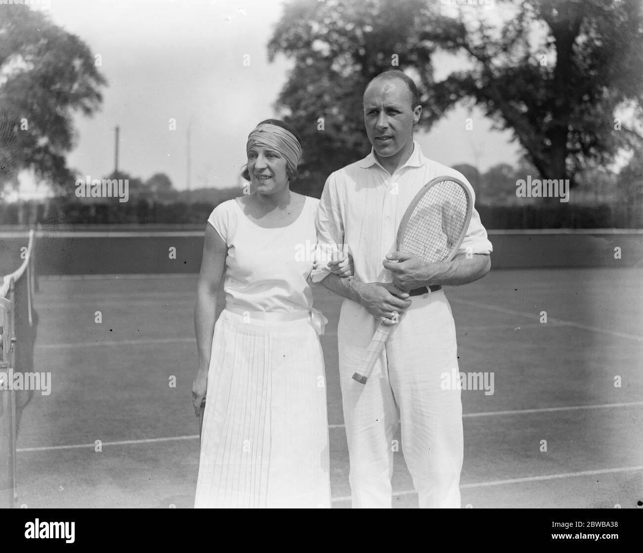 Lenglen und ihr Partner in Wimbledon. Mlle Suzanne Lenglen und J Washer, die Partner in der gemischten Weltmeisterschaft Tennis Turnier in Wimbledon sind. 24 Juni 1923 Stockfoto