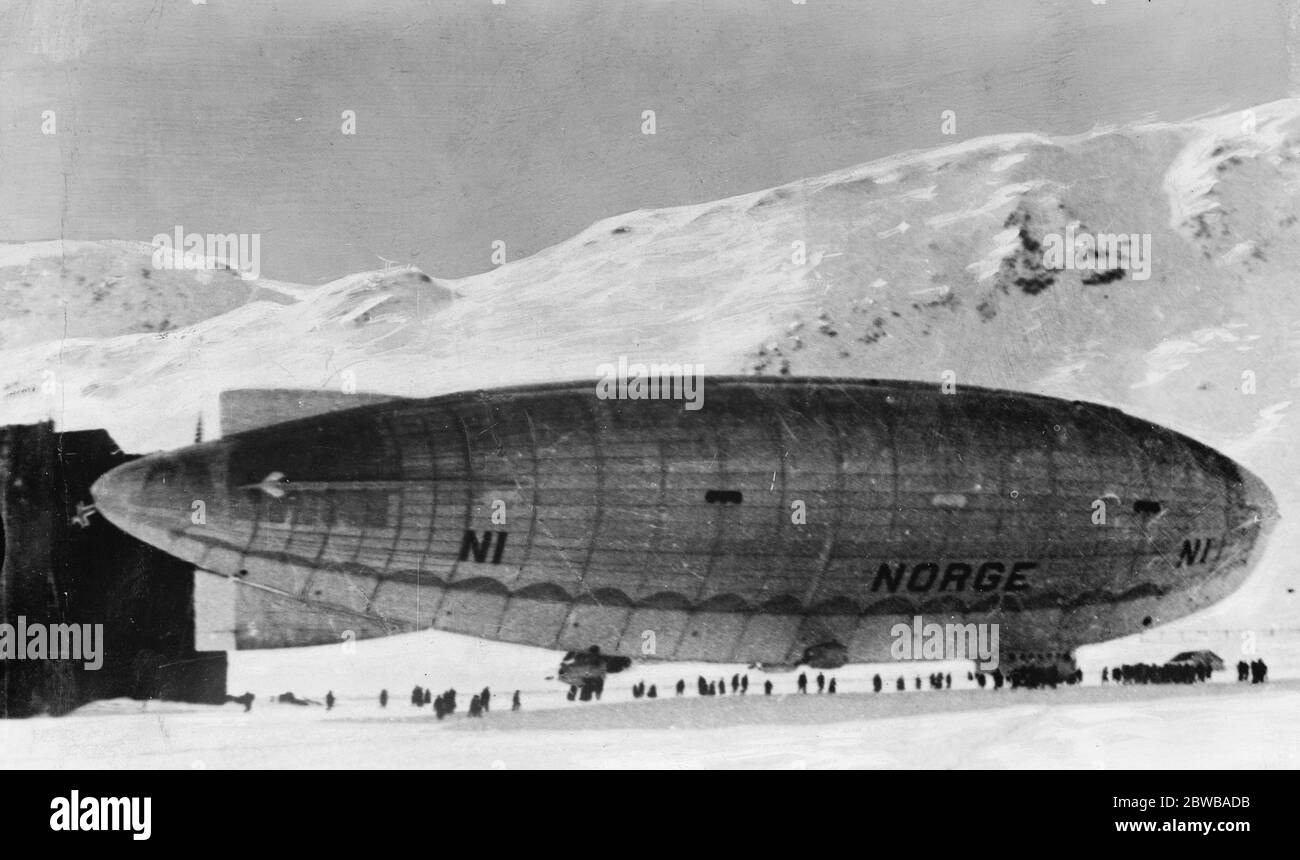 Mit dem Flugzeug und Luftschiff über den Nordpol. Die Norge auf Spitzbergen 24. Mai 1926 Stockfoto