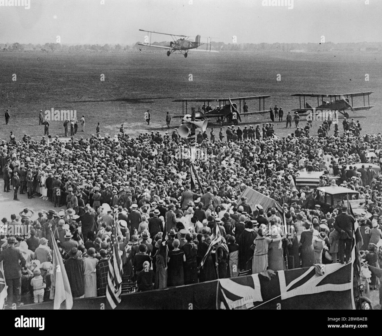 Die Ankunft der amerikanischen Rundum-Welt-Flyer in New York. Die amerikanischen rund um die Welt Flyer Ankunft in Mitchel Field, New York, wo sie einen enormen Empfang hatten. 16. September 1924 Stockfoto