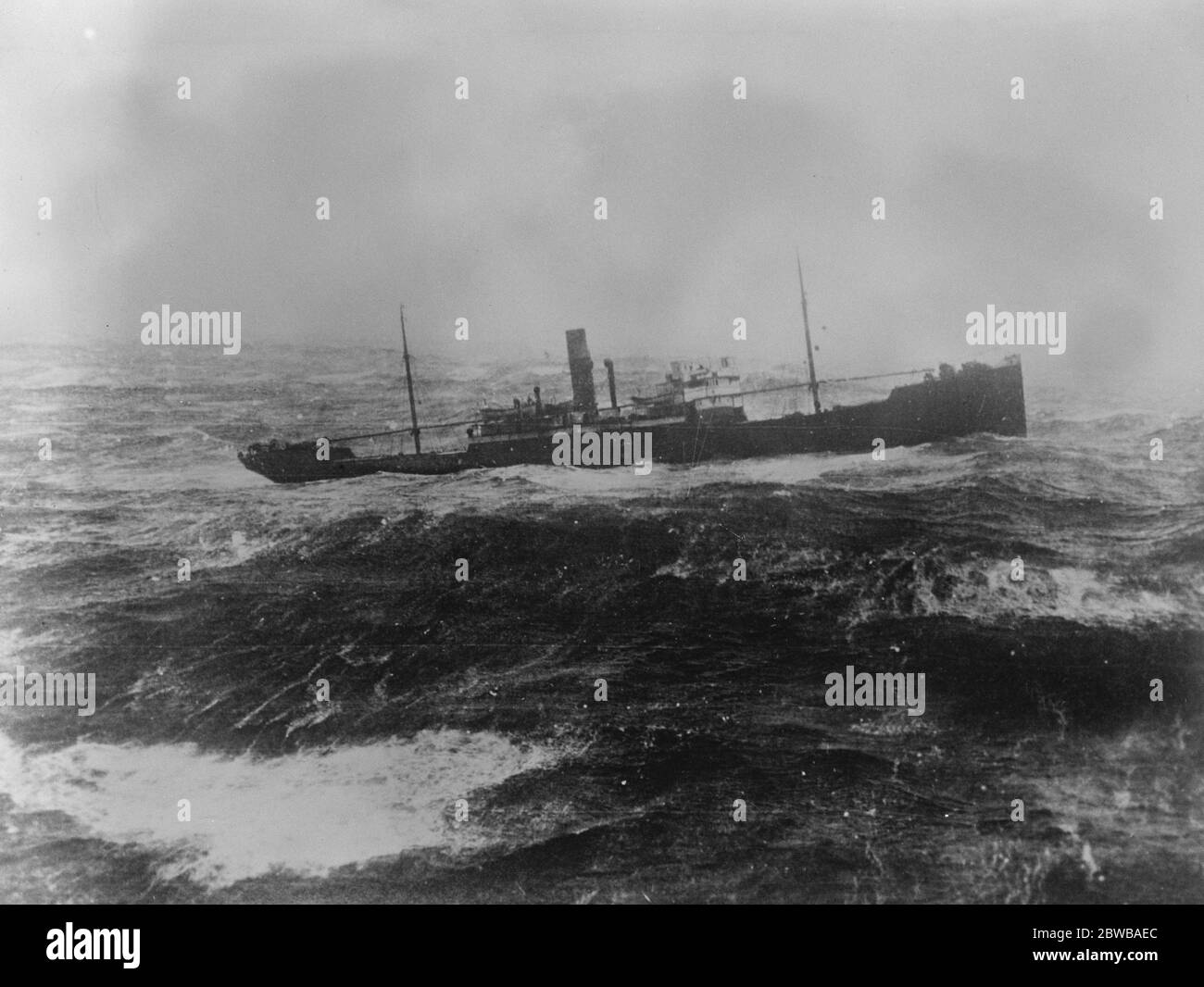 SS Alkaid im Hurrikan verlassen . Ein Foto des zum Untergang verurteilten holländischen Frachters Alkaid während eines 70 Meilen pro Stunde Sturm . Das Bild wurde vom Deck der Westfalens der Hamburg American Linie aufgenommen. 22 Februar 1926 Stockfoto