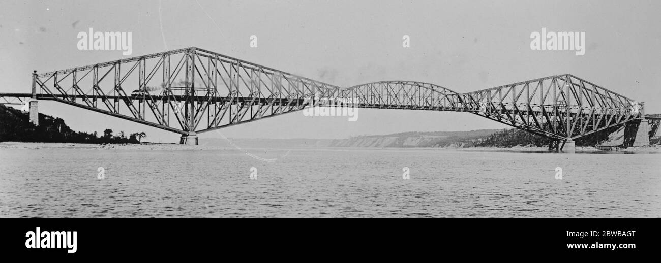 Die Québec-Brücke, die den St. Lawrence River überspannt, etwa 7 Meilen stromaufwärts von Quebec City. Es gilt als eines der technischen Wunder der Welt. 24. November 1924 Stockfoto