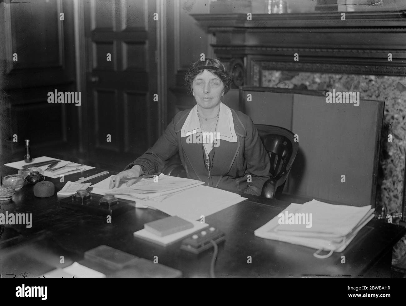 Die Herzogin von Atholl nimmt ihren Posten im Board of Education auf. Die Herzogin von Atholl ( Parlamentarischer Sekretär des Bildungsrates ) 12. November 1924 Stockfoto