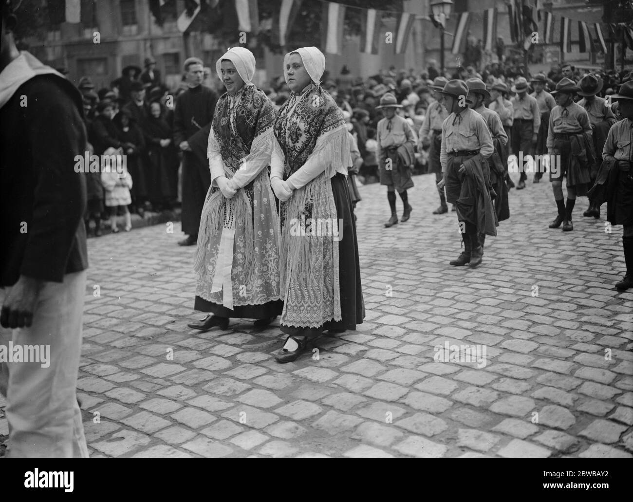 Die Prozession der "Our Lady" in Boulogne . Malerische Fisher Mädchen in der Prozession in ihrer Nationaltracht. Bis 28. August 1922 Stockfoto