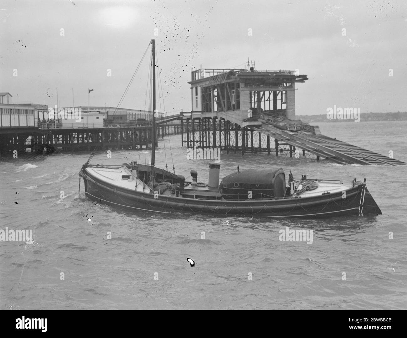 Das neue Rettungsboot und die Slipanlage am Ende von Southend am Sea Pier. August 1934 Stockfoto