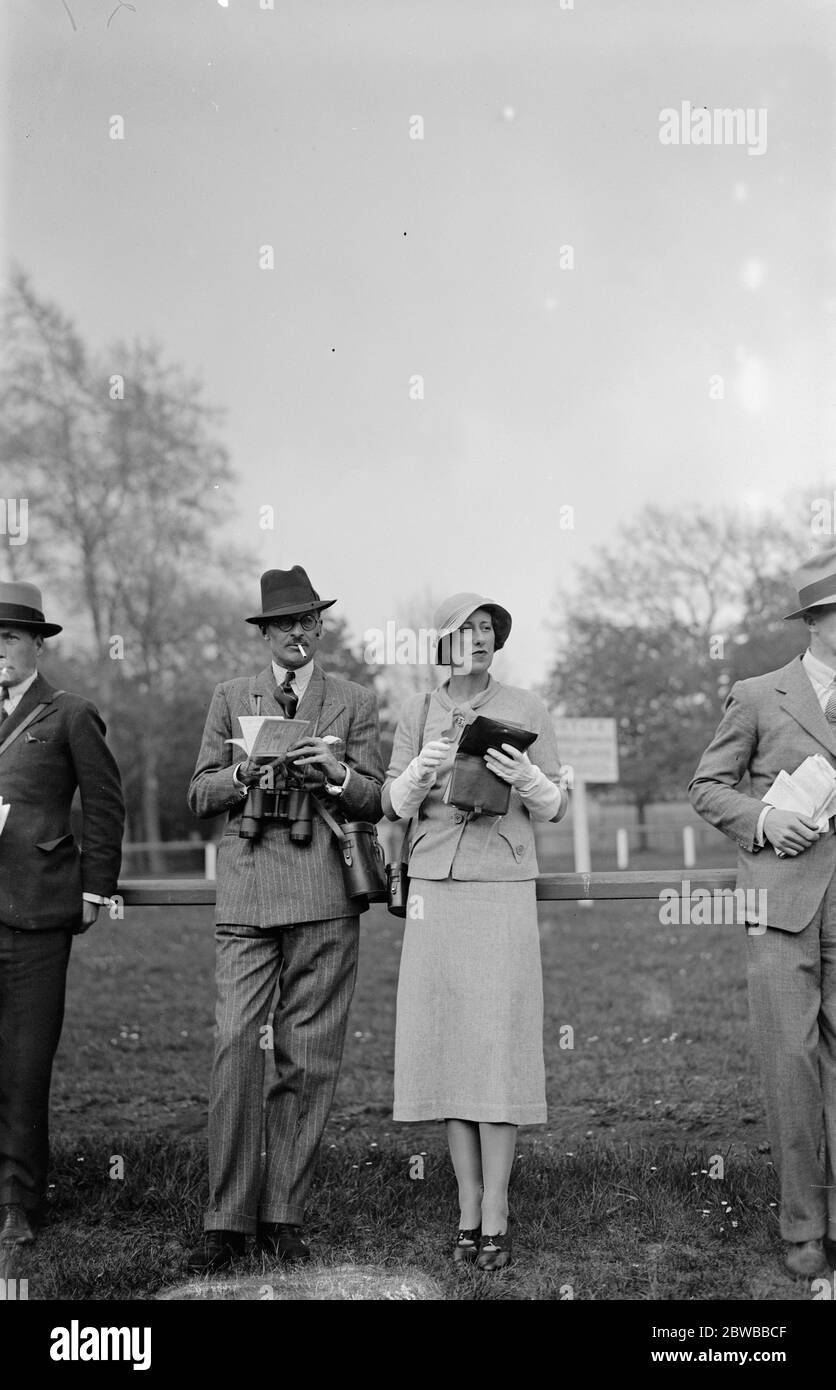 United Hunt Treffen auf der Rennbahn Lingfield . Kapitän Callon und Frau Christopher Lowther . Mai 1932 Stockfoto