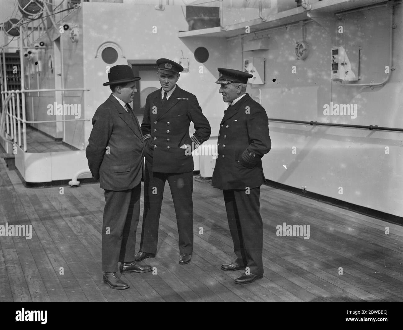 An Bord der SS. Andalucia Star in Tilbury. Herr Bryant (ein Marinearchitekt) Chief Officer Owen und Kapitän Thomas von der SS. Andalucia Star Stockfoto