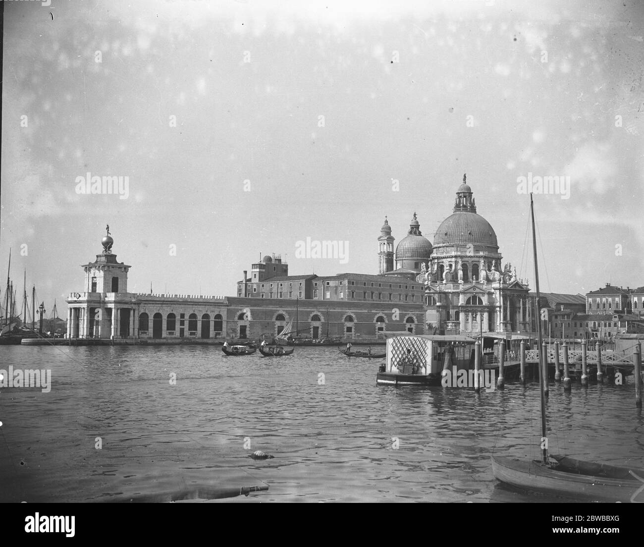 Venedig; die Kirche Santa Maria della Salute am Eingang zum Canal Grande in Venedig. Stockfoto