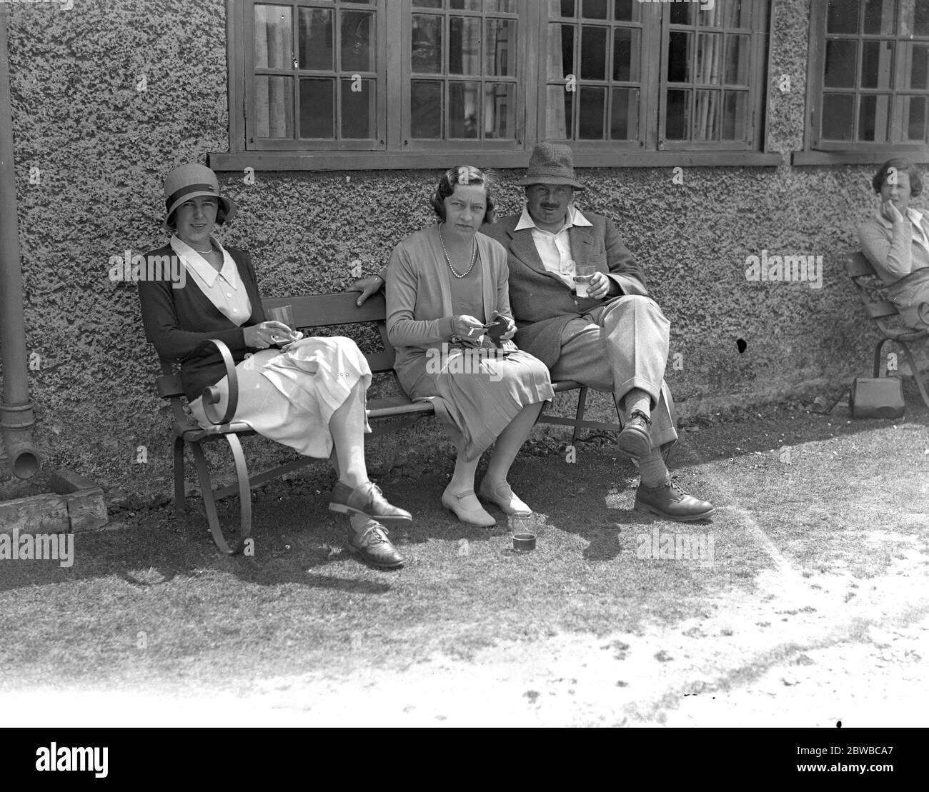 Männer gegen Frauen Golf im New Zealand Club, Byfleet Miss Dorothy Pearson, Mrs Rhodes und Mr J S F Morrison 1931 Stockfoto