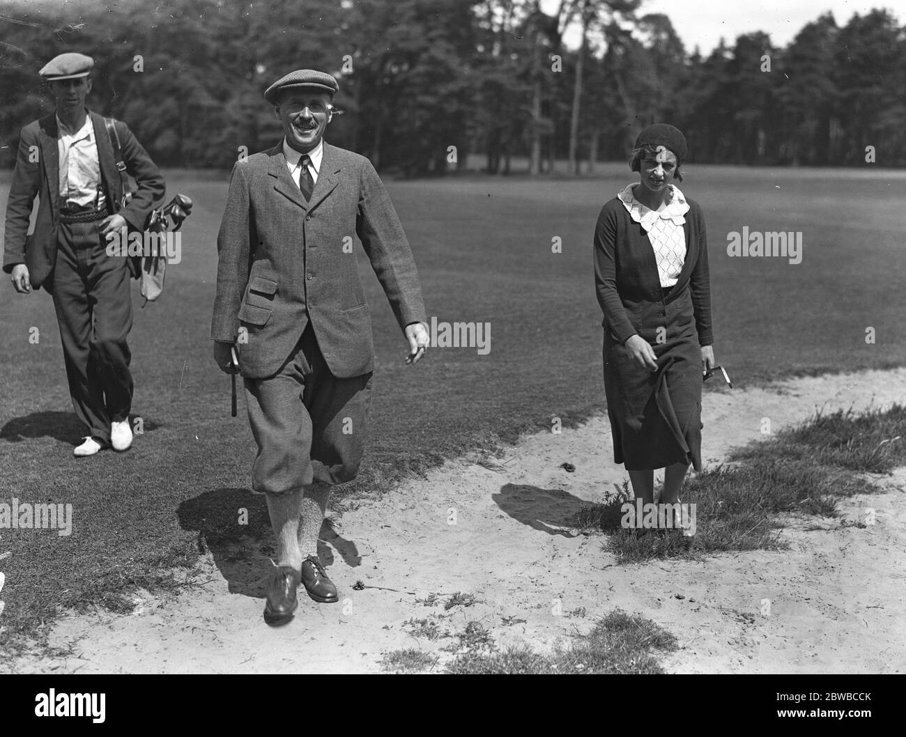 Männer gegen Frauen Golf im New Zealand Club, Byfleet Major Hitchinson und Miss Martin Smith 1931 Stockfoto