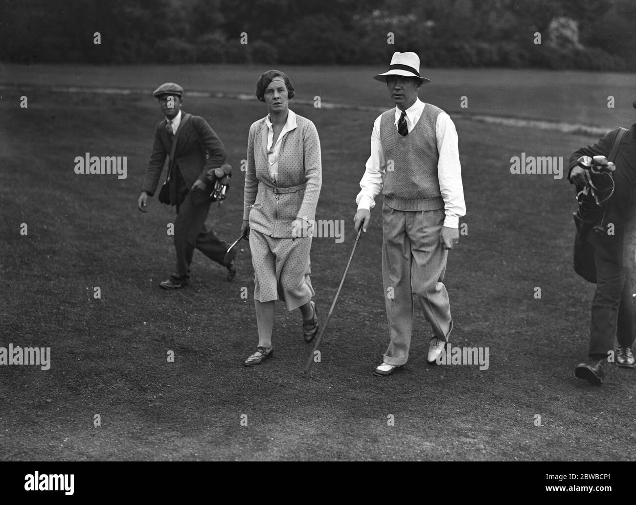 Männer gegen Frauen Golf im New Zealand Club, Byfleet Miss Molly Gourlay und Mr Dale Bourn 1931 Stockfoto