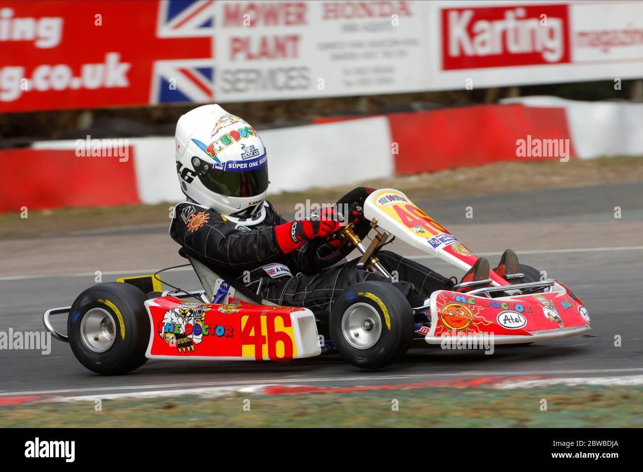 Ein junger Alexander Albon fährt 2006 mit seinem Honda Cadet Kart im Buckmore Park. Stockfoto