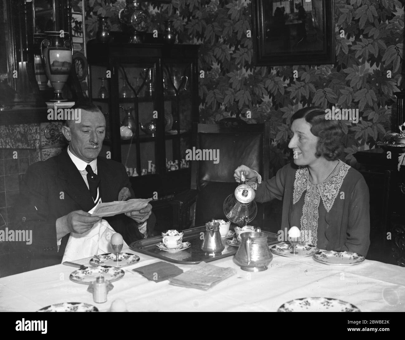 Parlamentswahlen . Ratsherr Arthur L Bateman, MP (konservative North Camberwell) und seine Tochter, Miss Bateman. 15. Oktober 1931 Stockfoto