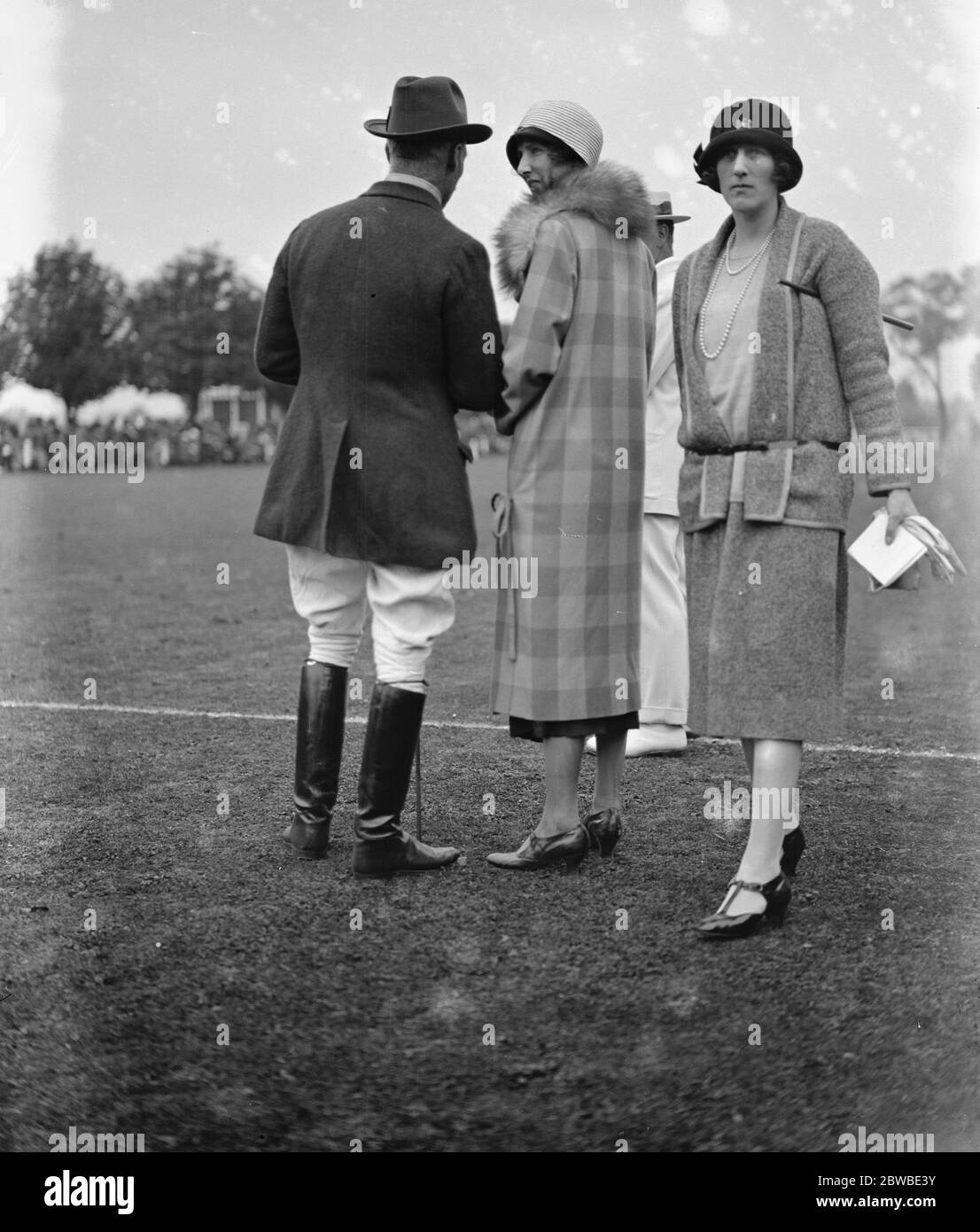 Damen berittene Sport bei Ranelagh . Lady Blanche Douglas (rechts). 1925 Stockfoto