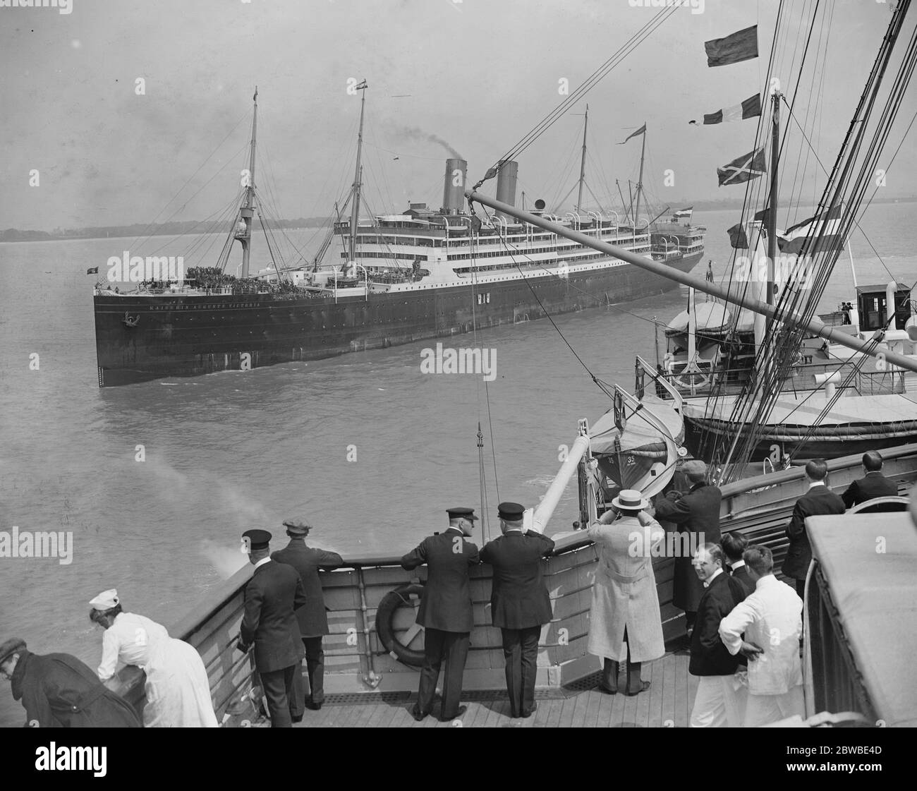 Kaiserin Auguste Victoria (Hamburg American Line) Re benannt ' Kaiserin von Schottland ' und durch Feuer zerstört 11. Dezember 1930 Stockfoto